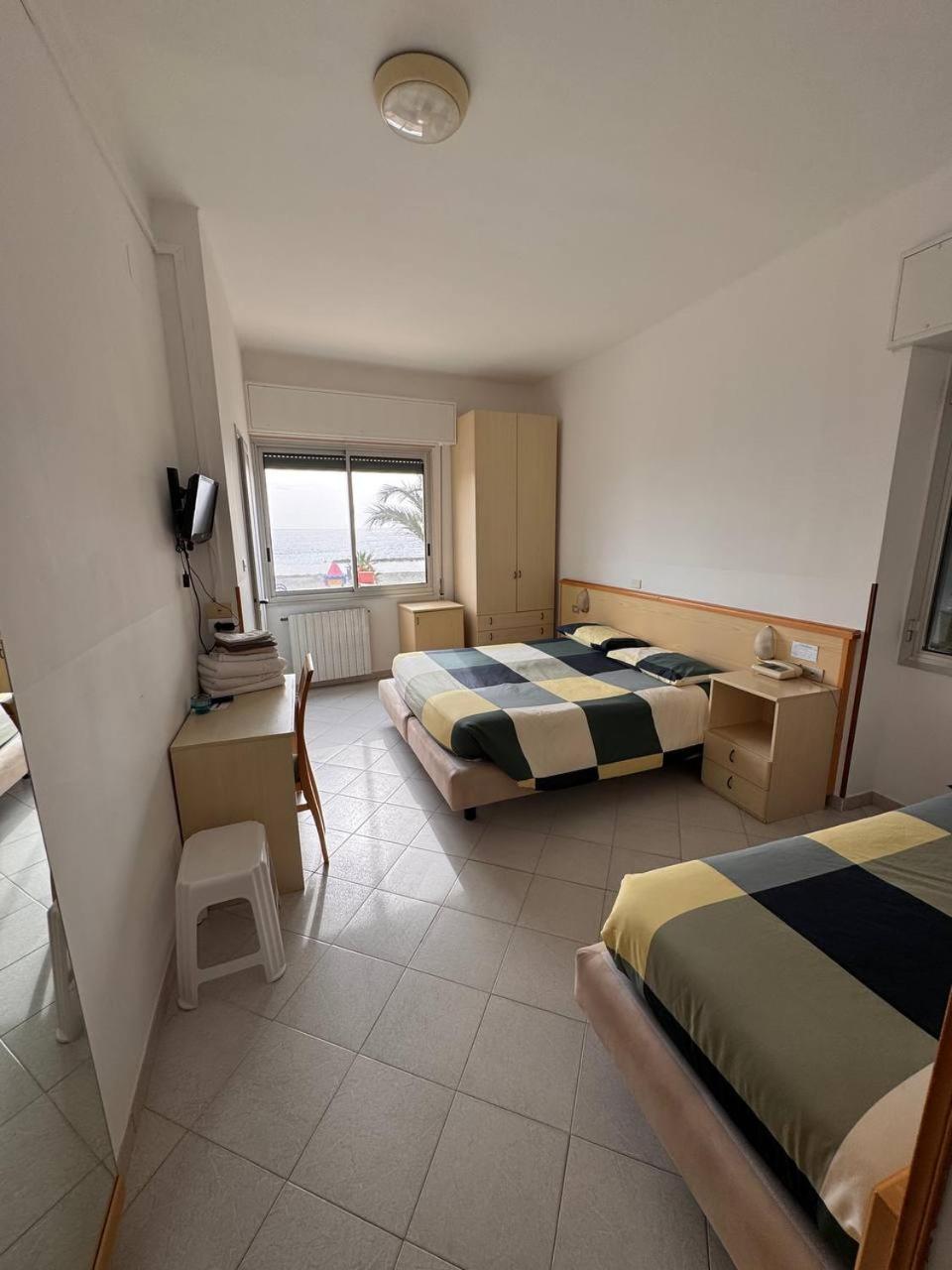 Hotel Ideal Таджа Екстер'єр фото