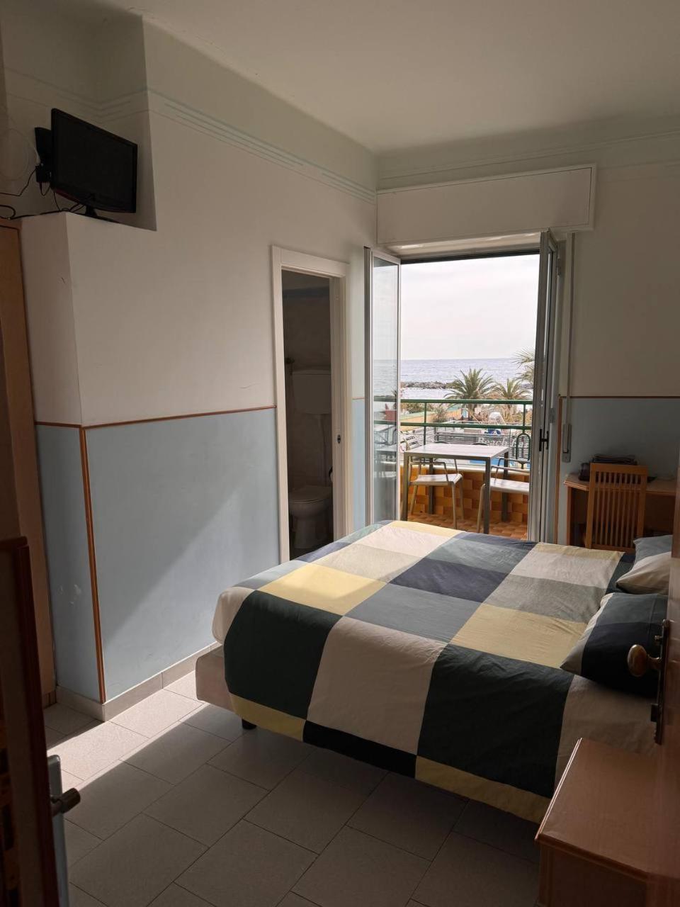 Hotel Ideal Таджа Екстер'єр фото