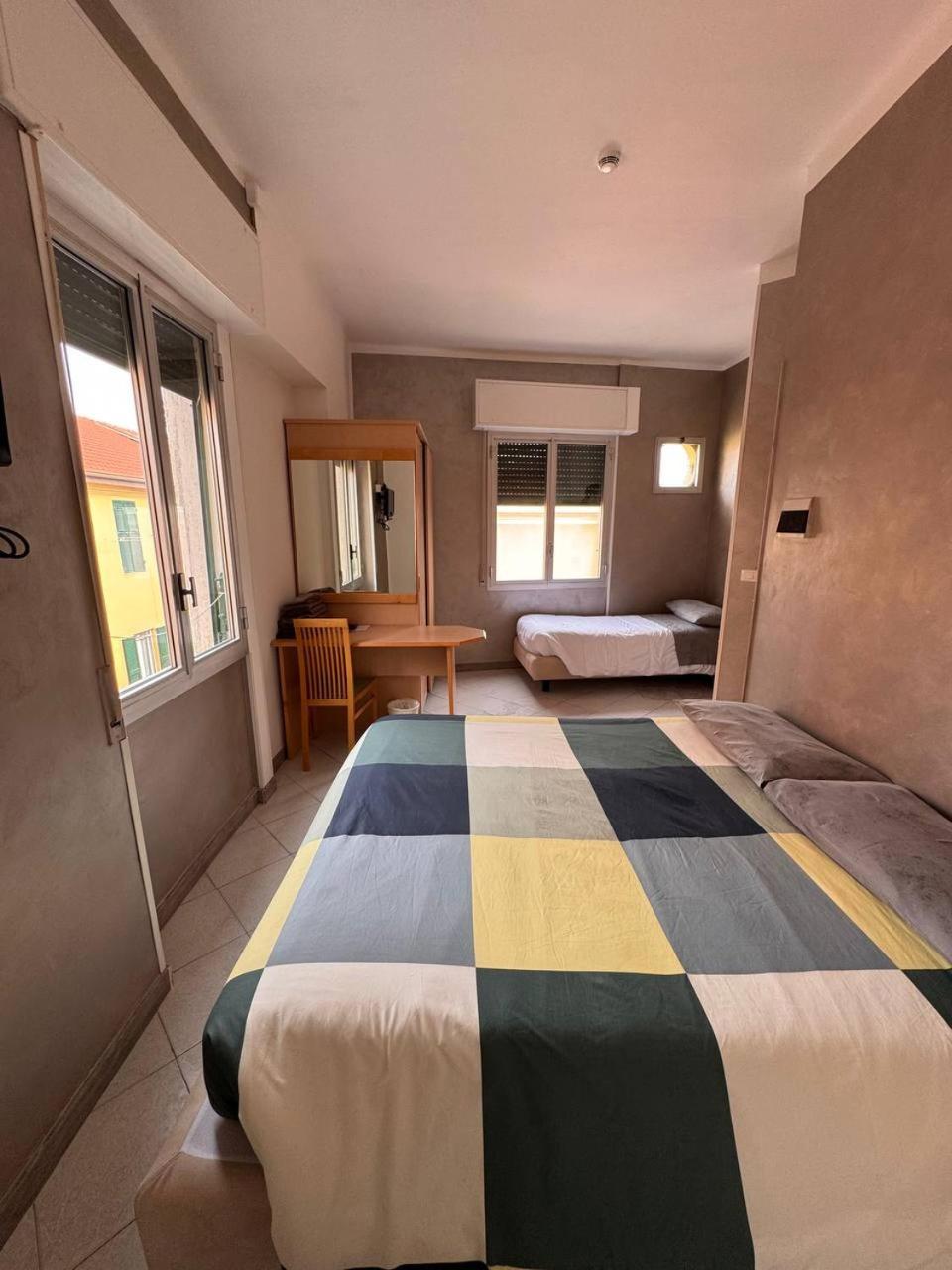 Hotel Ideal Таджа Екстер'єр фото