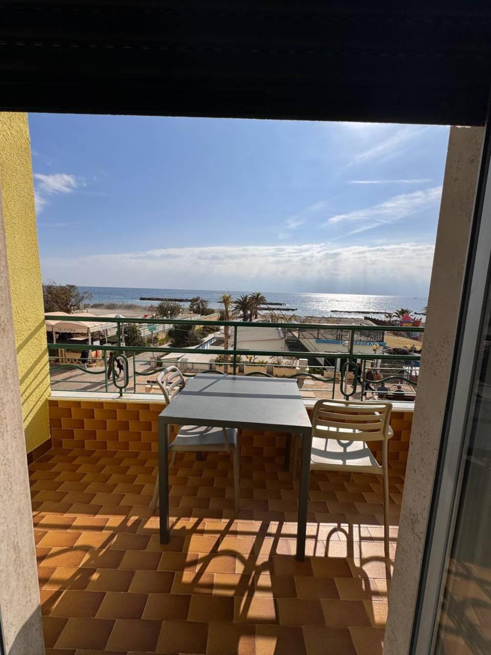 Hotel Ideal Таджа Екстер'єр фото