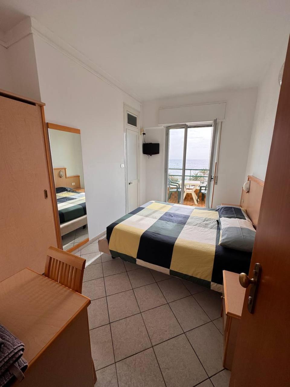 Hotel Ideal Таджа Екстер'єр фото