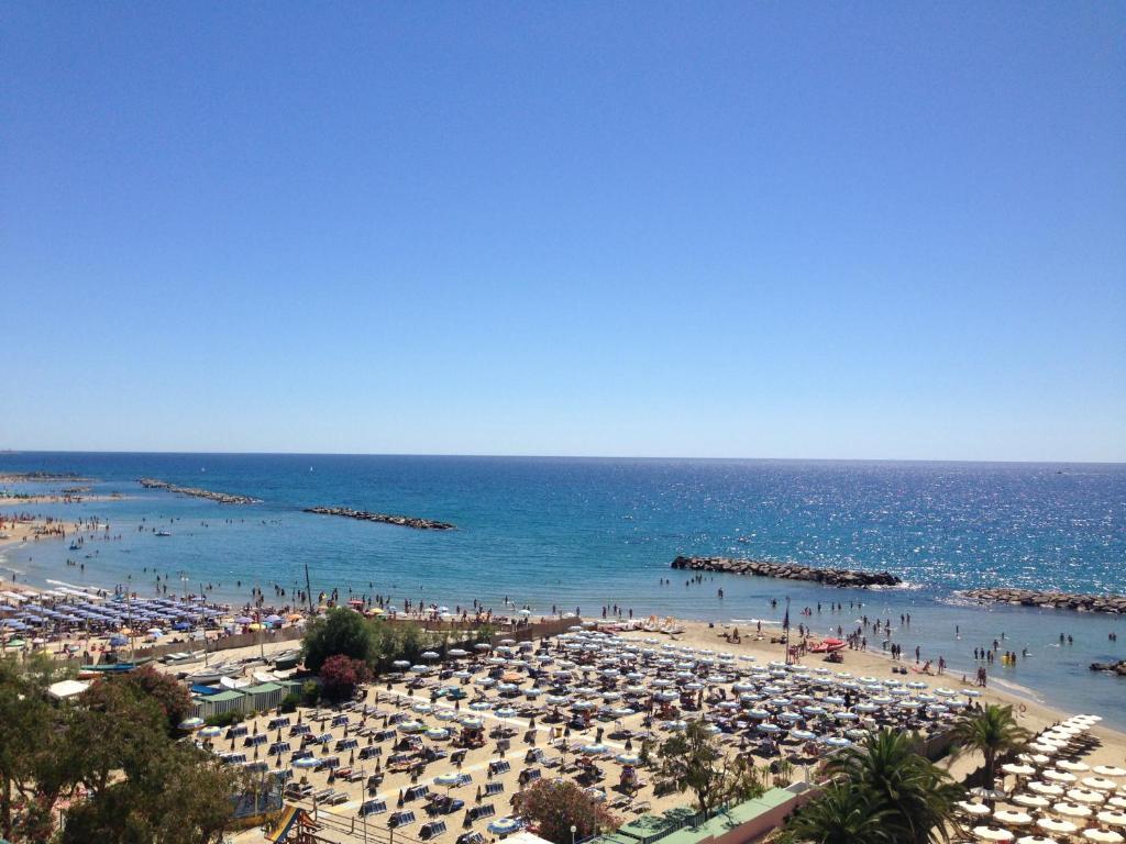 Hotel Ideal Таджа Екстер'єр фото