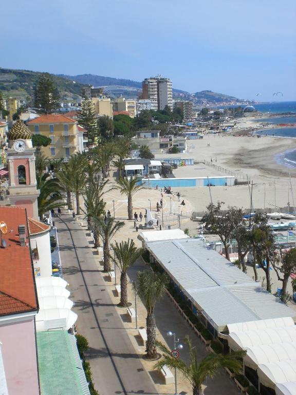 Hotel Ideal Таджа Екстер'єр фото